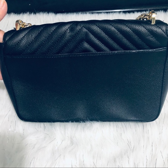 VICTORIA SECRET PEBBLED V QUILT CROSSBODY - Picture 4 of 5